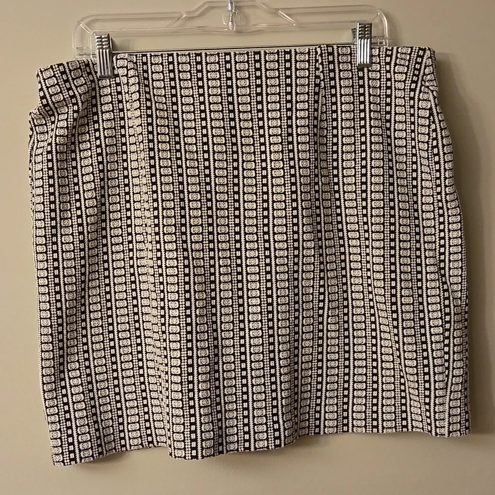 👌Metaphor Black & White Mini Skirt - Picture 2 of 3